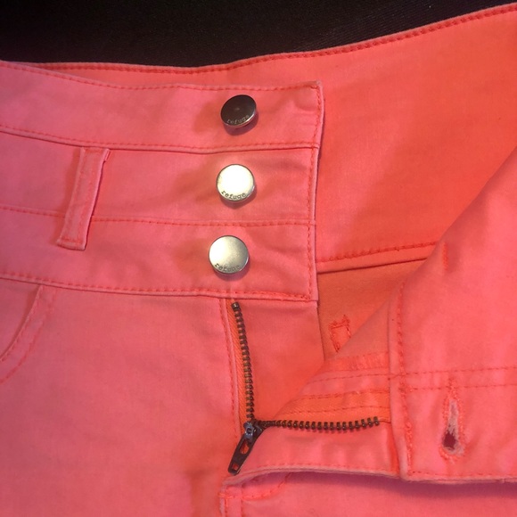 Sz. 2 Neon Short Shorts - Picture 7 of 7
